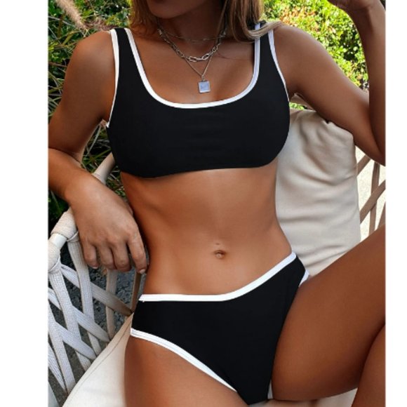 This swimsuit did not fit. - Picture 1 of 2